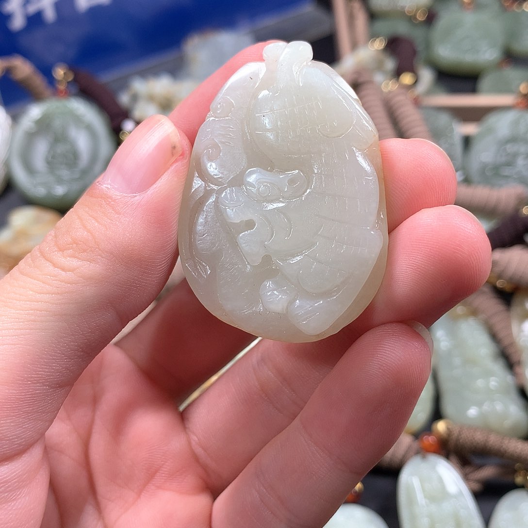 和田玉未镶嵌颈饰