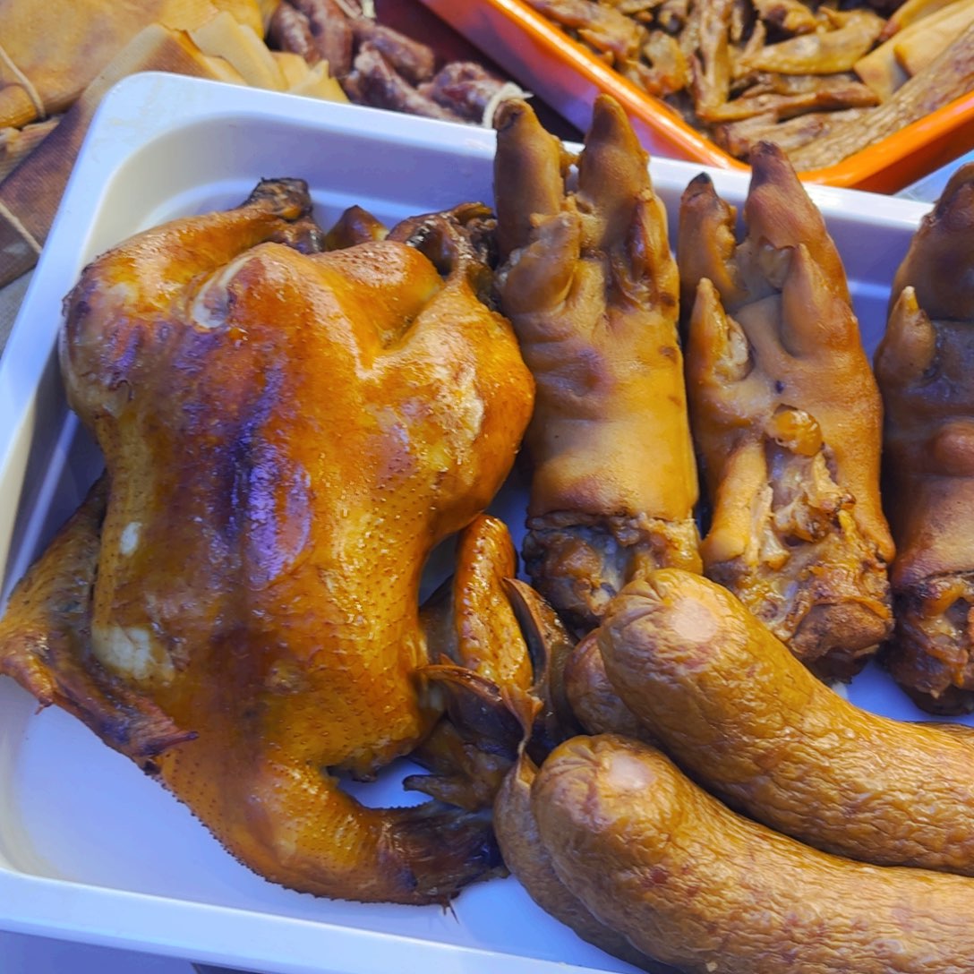 三黄鸡➕3个六两猪手➕4儿童肠