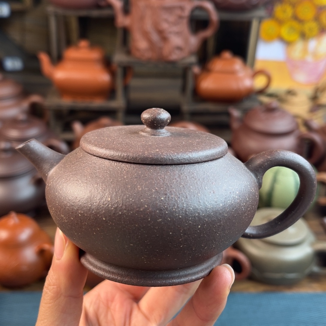 紫砂茶壶手工制作工艺精湛