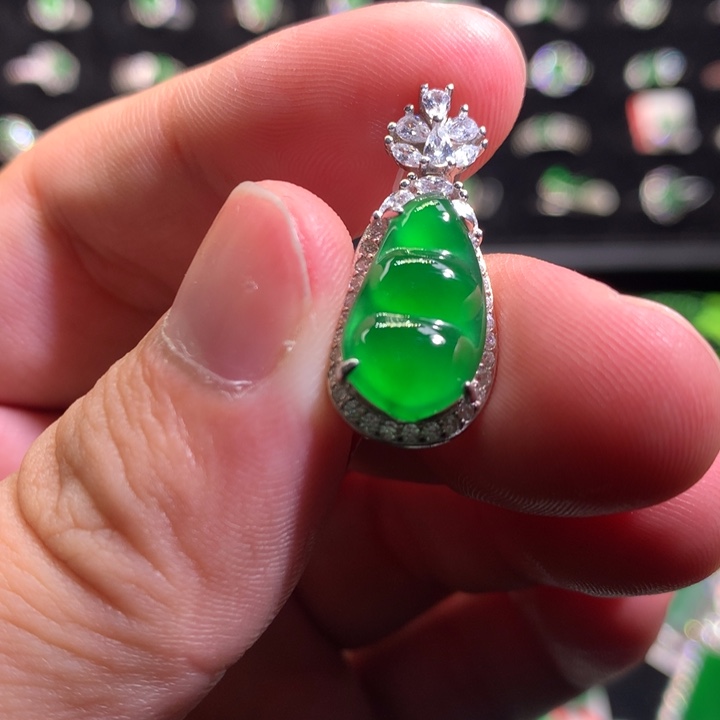 【闪购商品】翡翠颈饰银S925镶嵌豆子