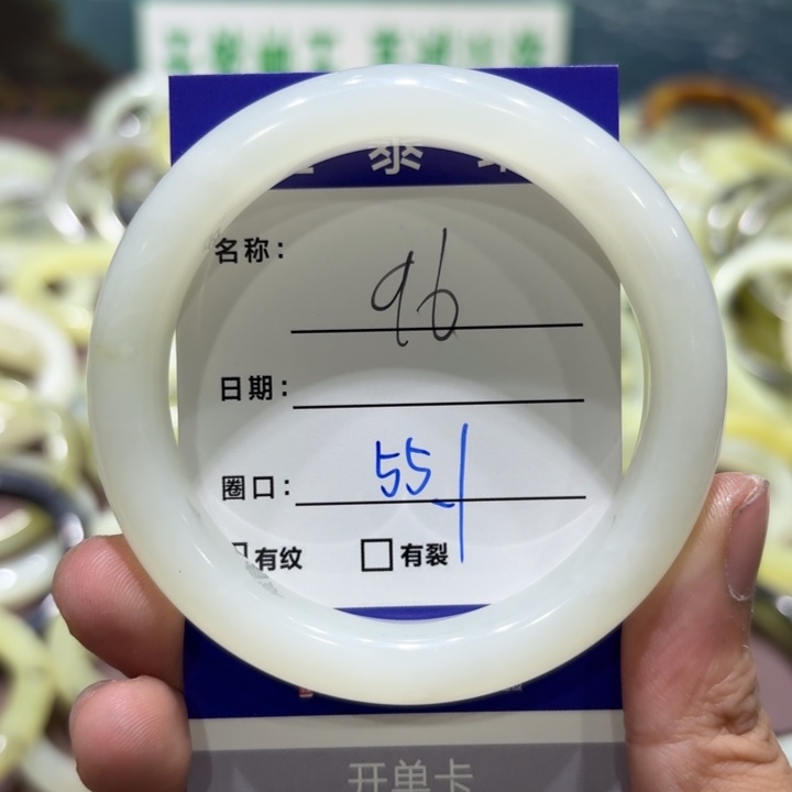 未镶嵌岫玉手镯?天然