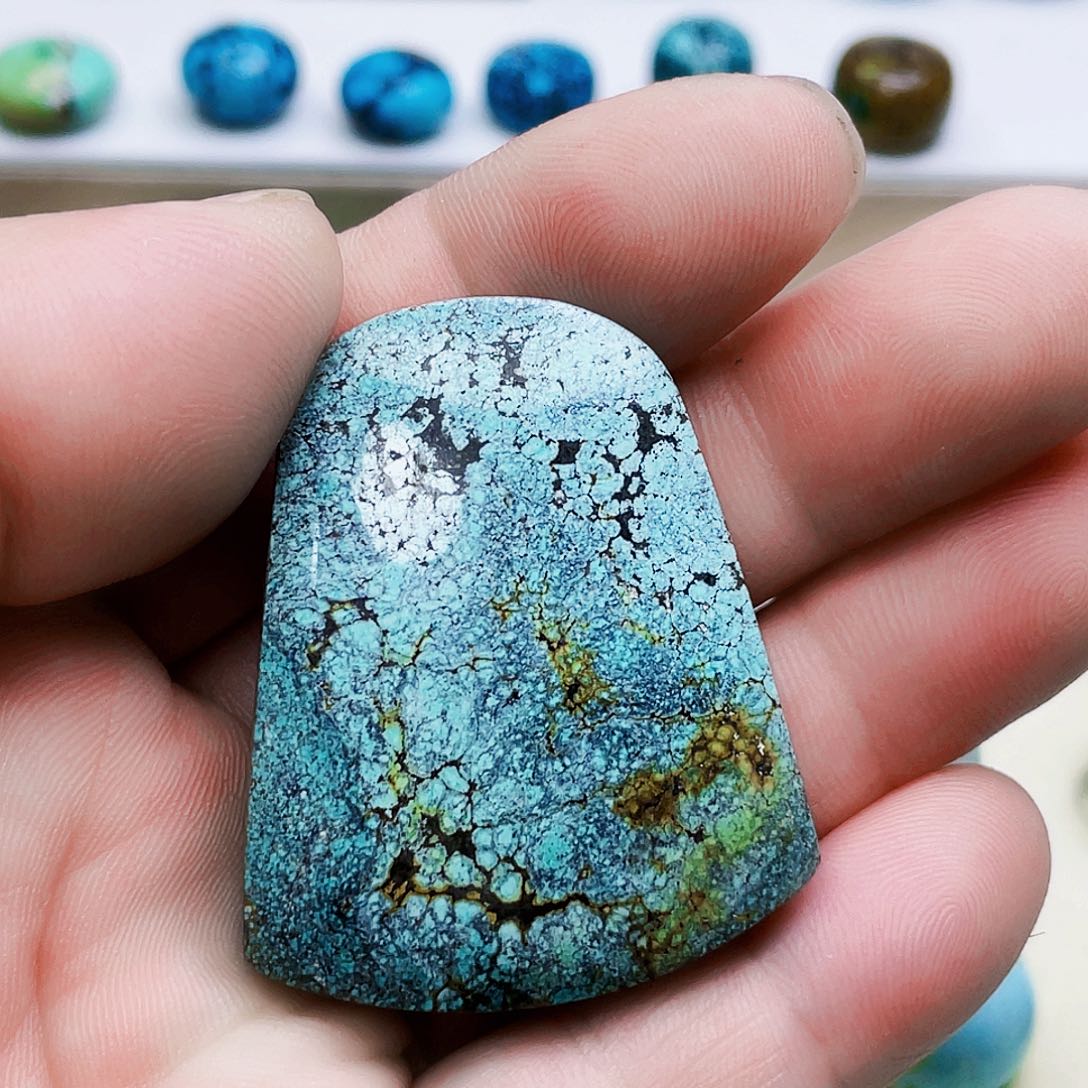 绿松石未镶嵌颈饰