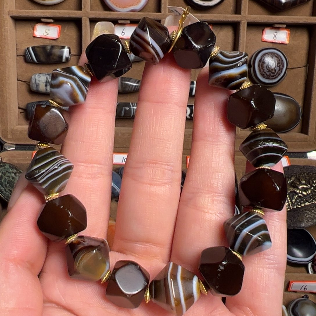 玛瑙/玉髓手串未镶嵌辉