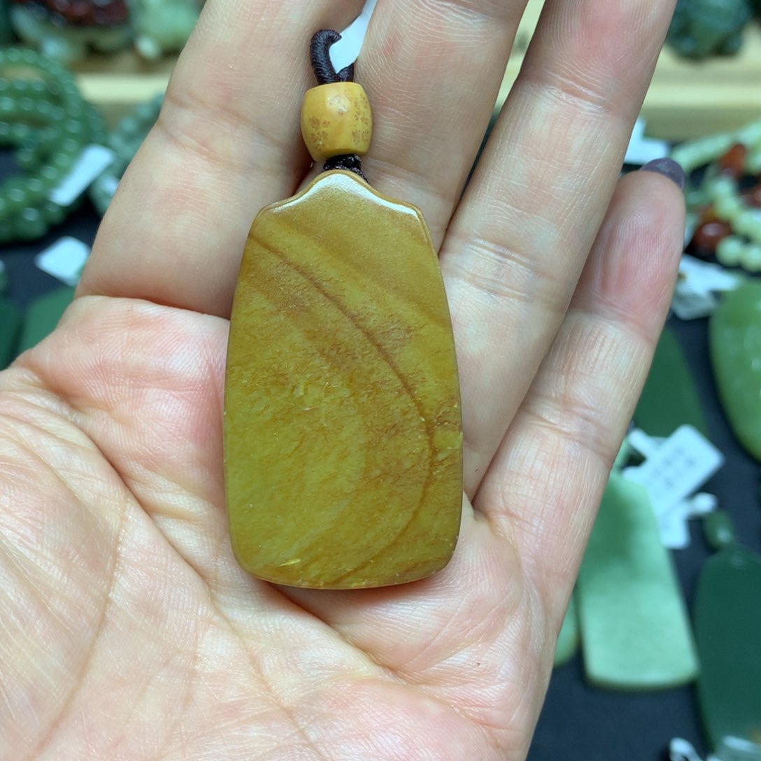 岫岩河磨玉（透闪石质玉）颈饰未镶嵌