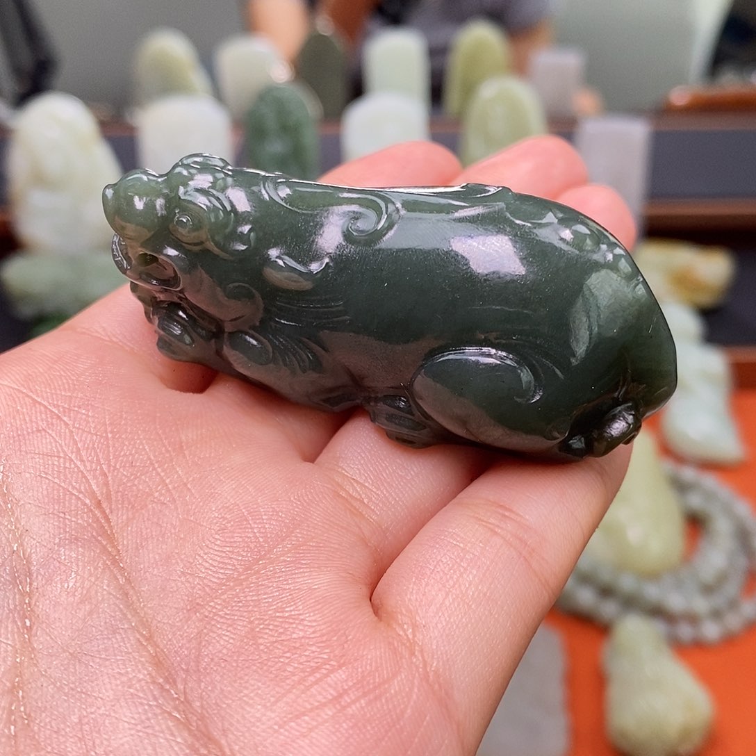 颈饰未镶嵌和田玉有裂