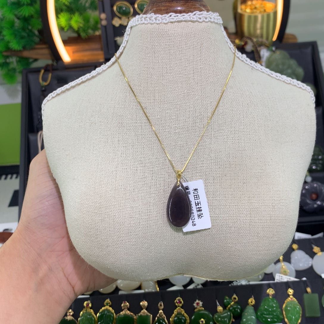 和田玉18K金镶嵌吊坠(赠链)