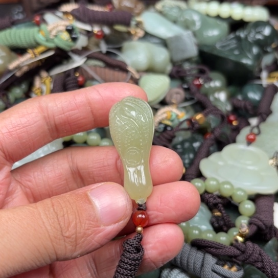 和田玉吊坠未镶嵌