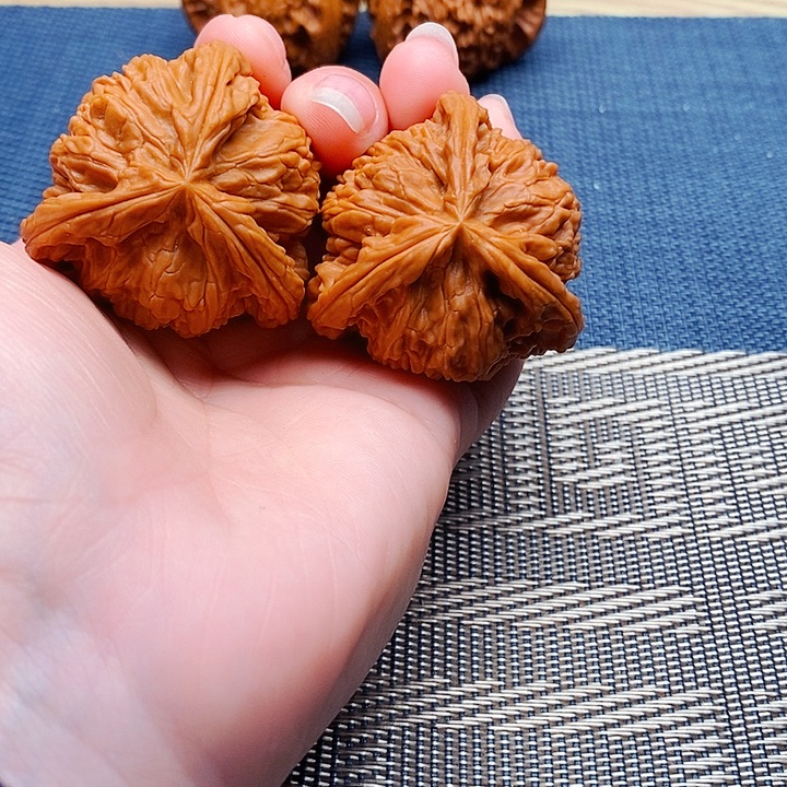 泰***松吊坠文玩核桃三棱