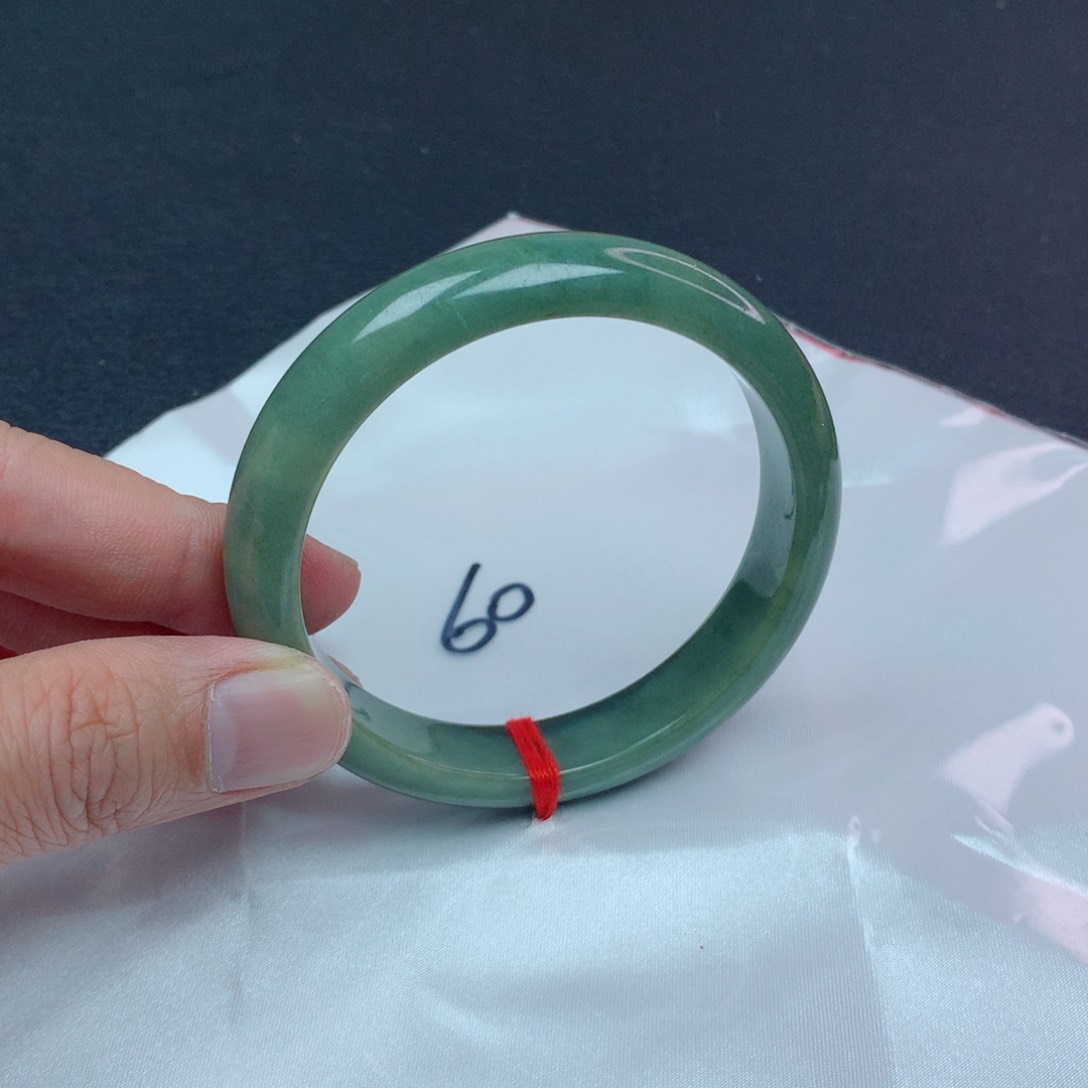 翡翠手镯未镶嵌翡翠手镯