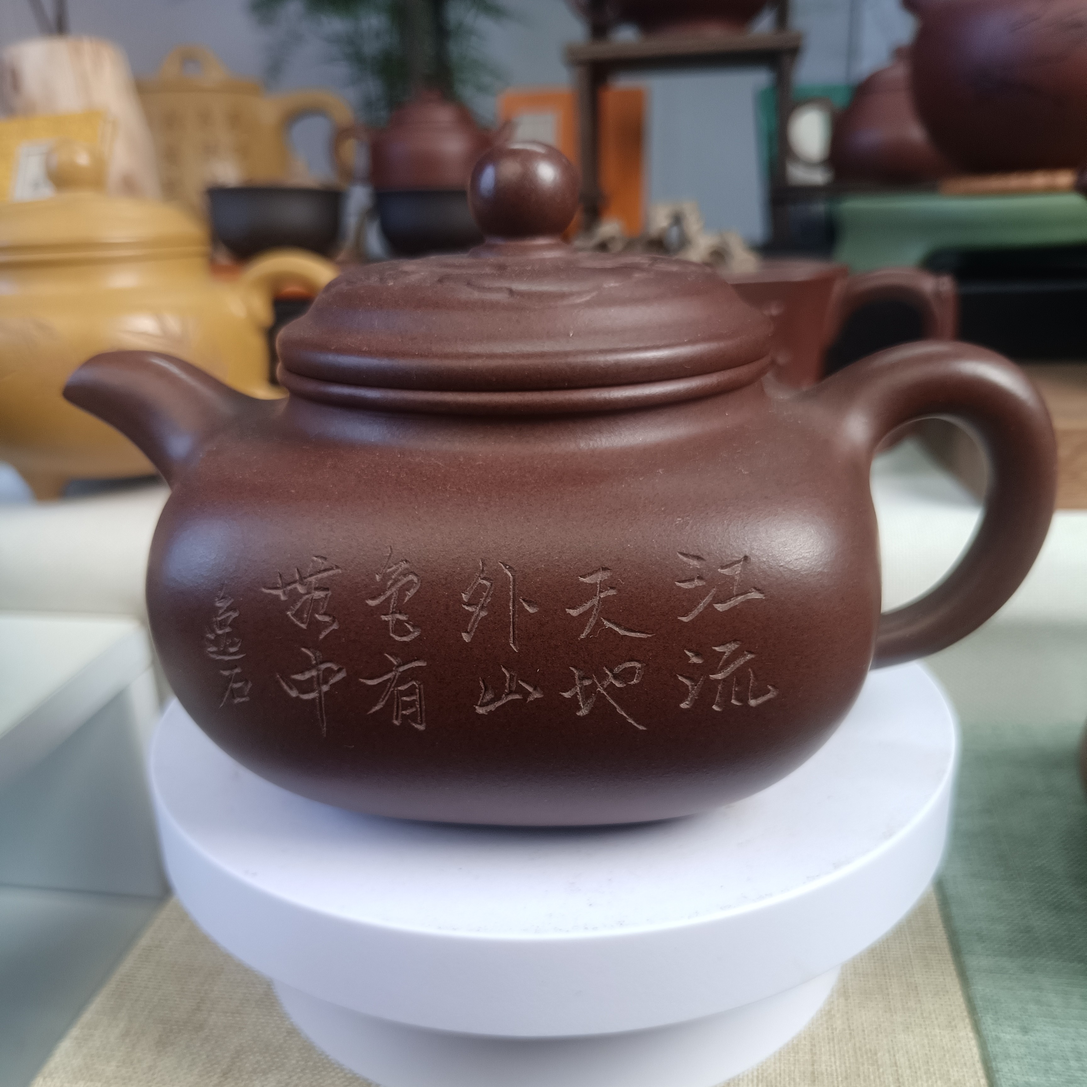 精品紫砂传炉茶壶，精选黄龙山紫泥料，手工雕刻。