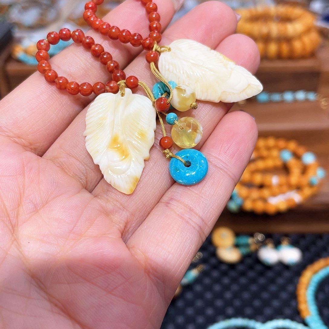 琥珀裸石未镶嵌滴流多样发其一