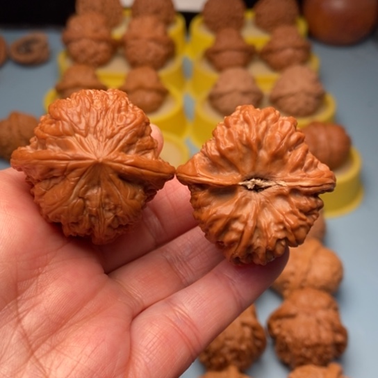 文玩核桃吊坠凹底全品红皮 39