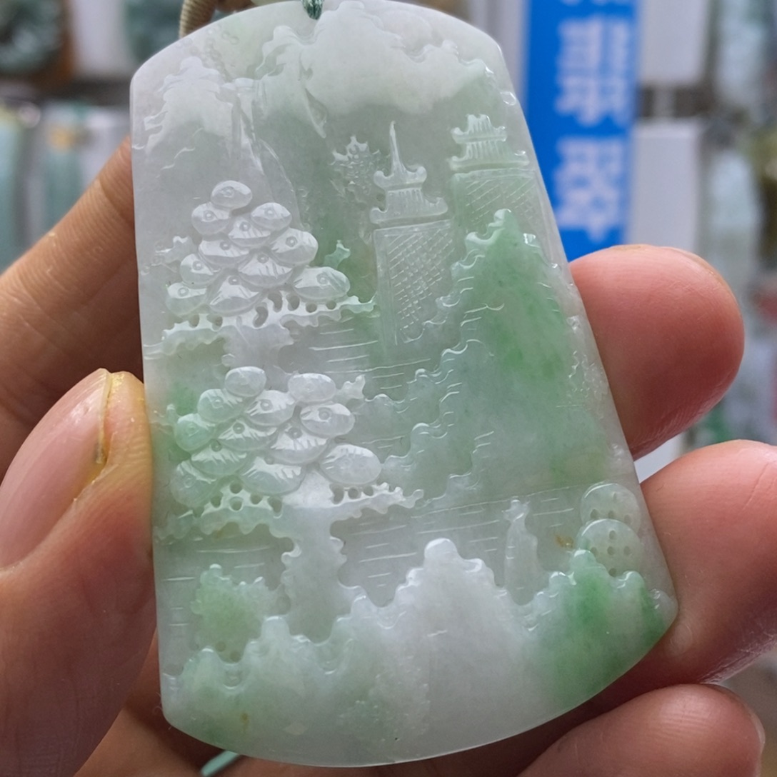 翡翠颈饰未镶嵌山水