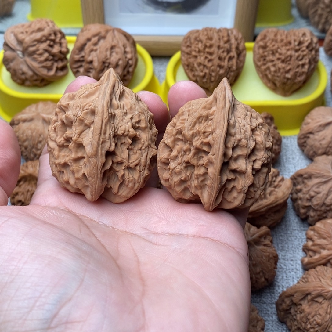 文玩核桃吊坠大孤石45