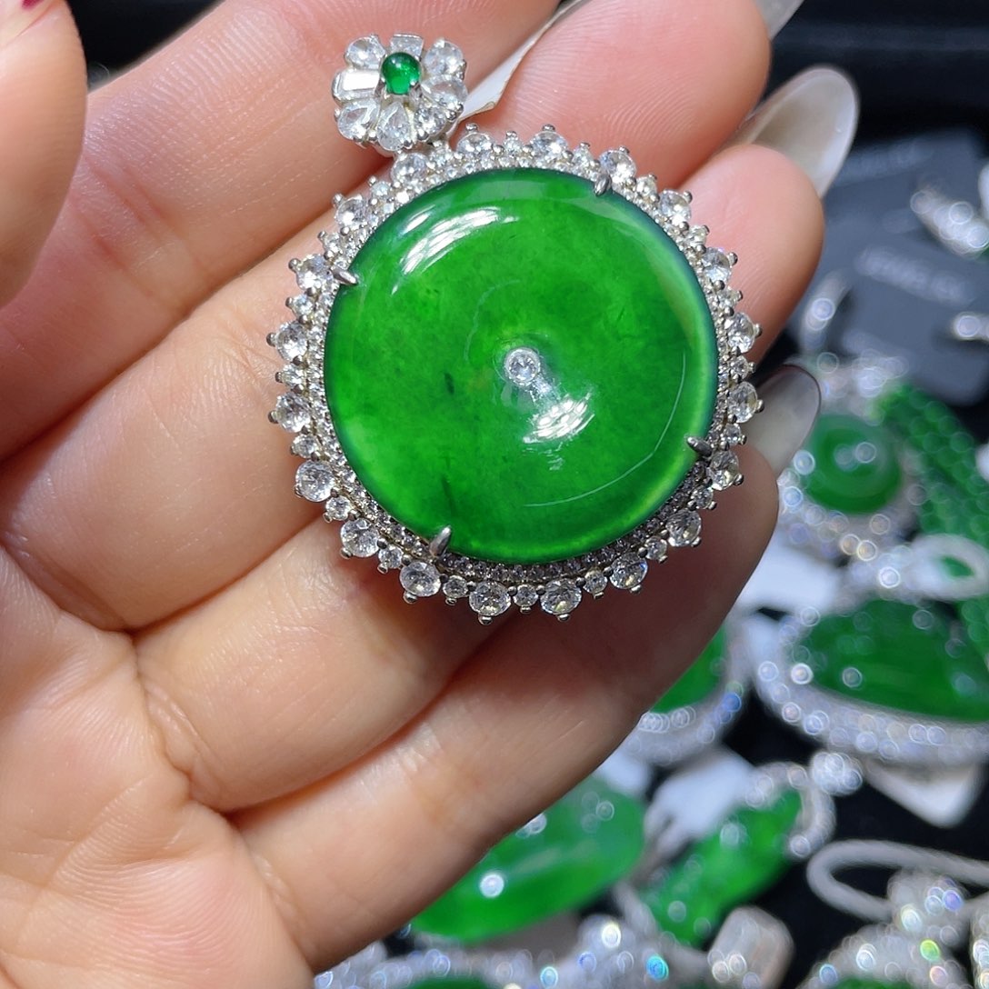 翡翠颈饰银S925镶嵌翡翠