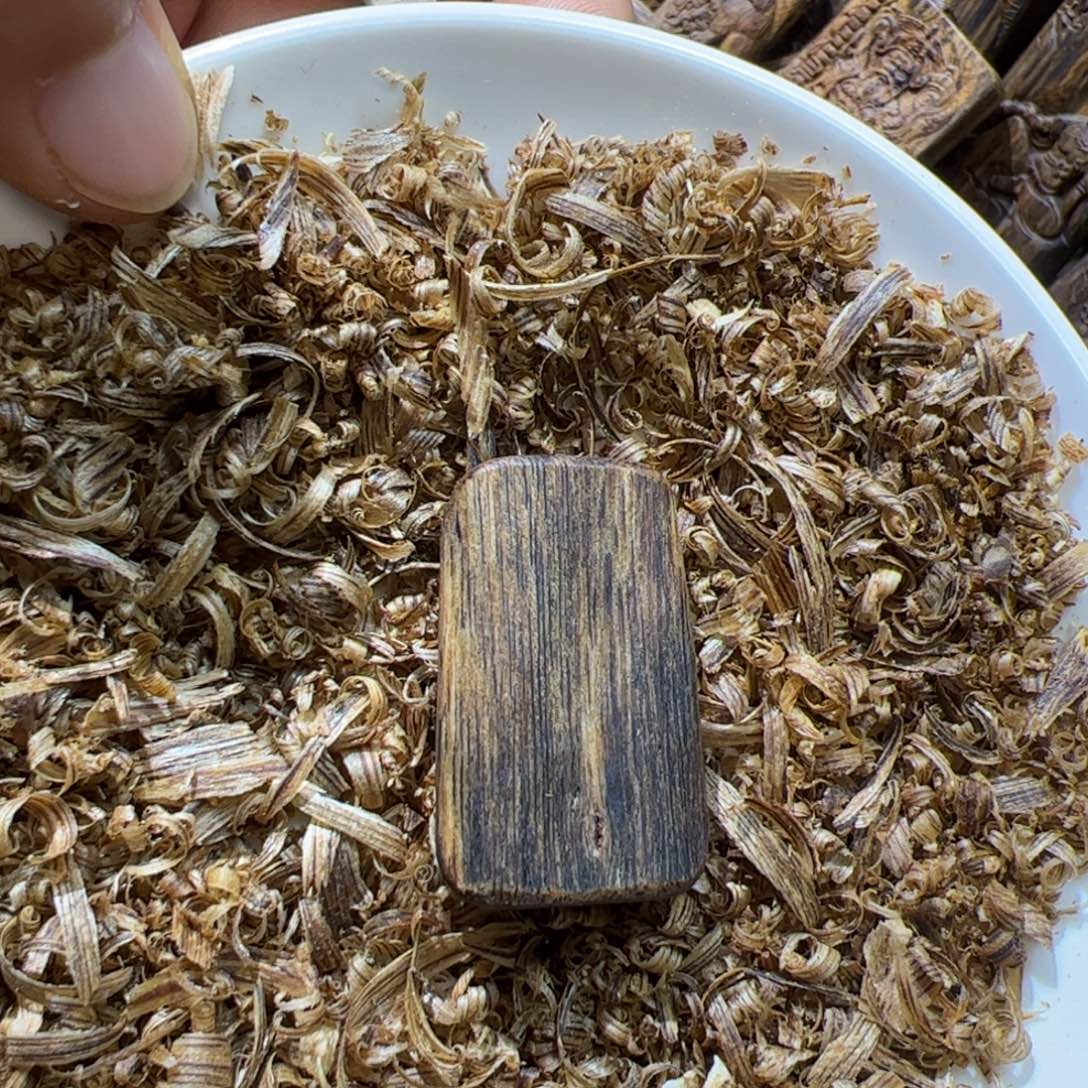 沉香沉香碎屑白棋素牌3.9克