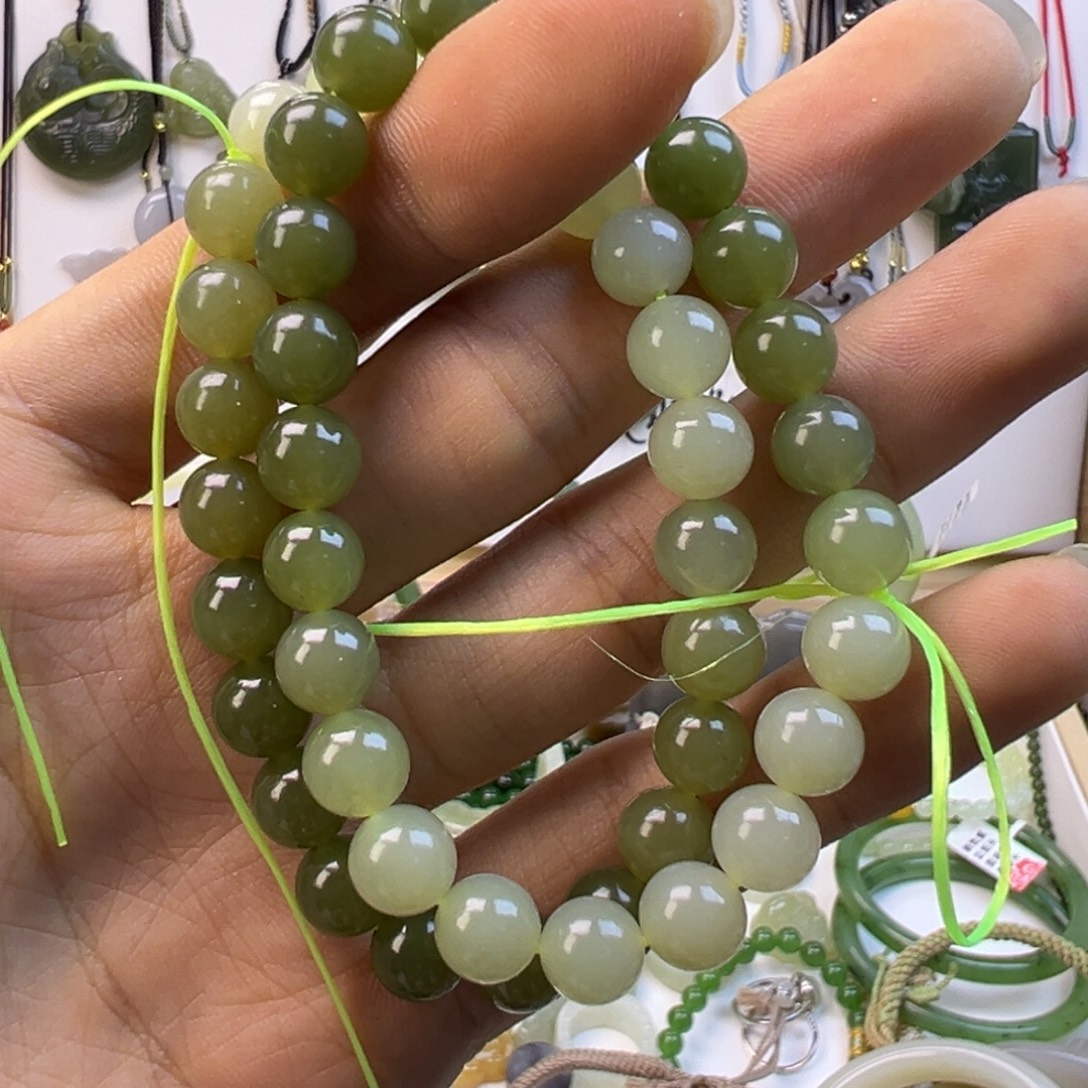 和田玉未镶嵌手镯拍一发一