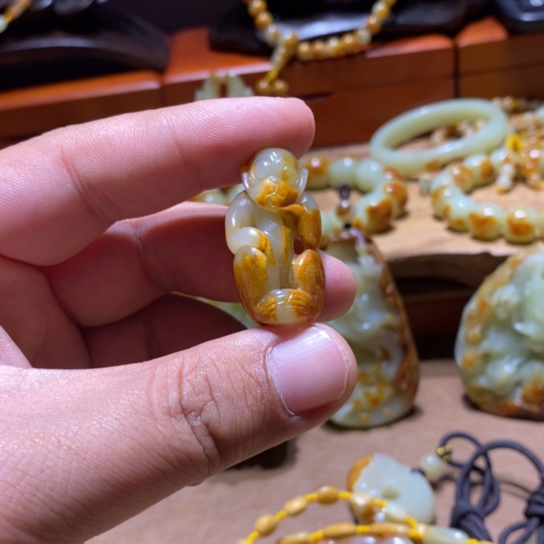 阿***彬岫岩河磨玉（透闪石质玉）未镶嵌珠宝奇石