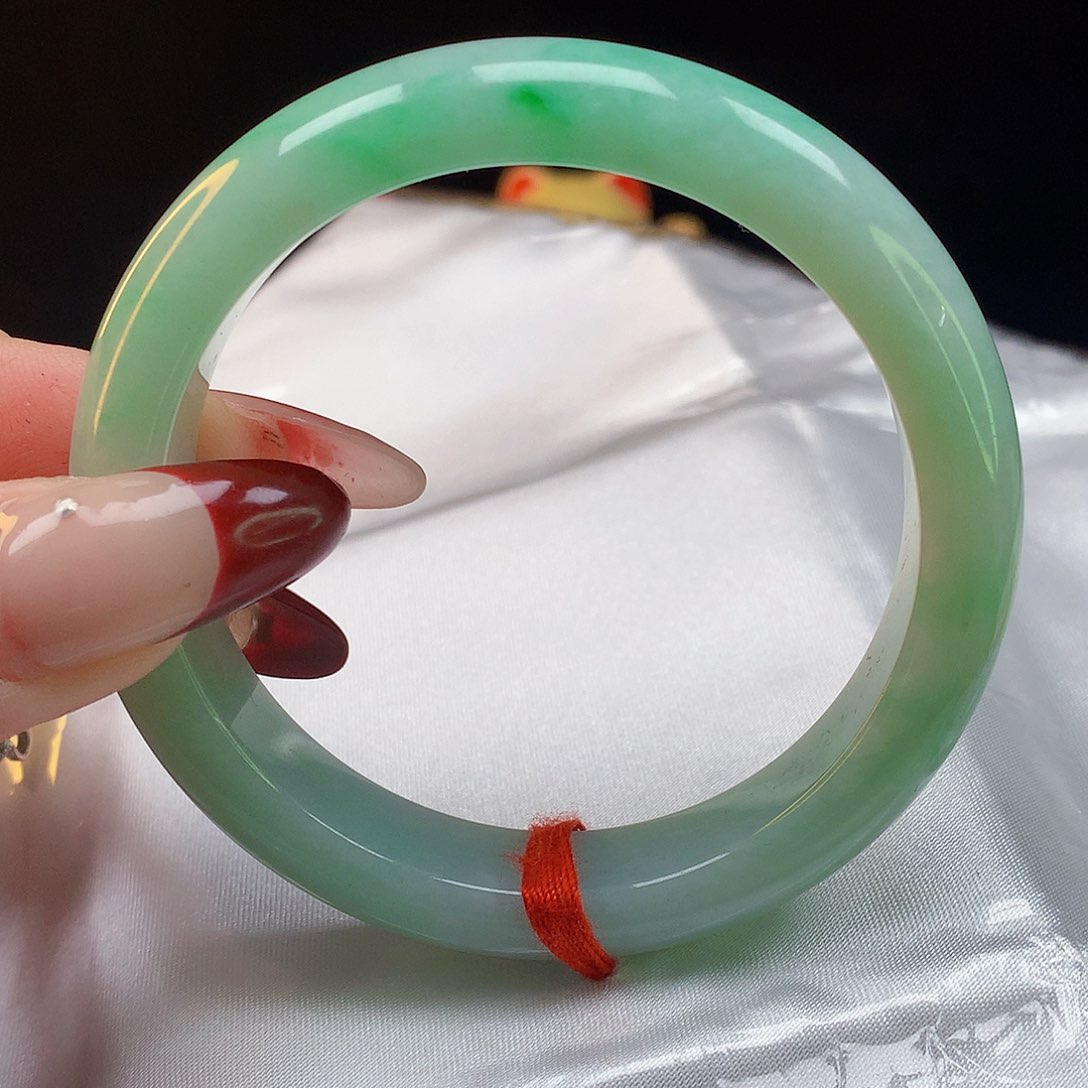 翡翠手镯未镶嵌天然翡翠8323