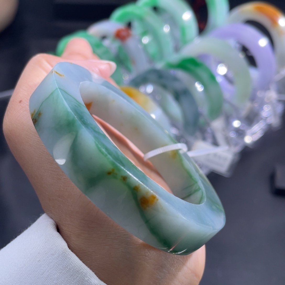 定制翡翠未镶嵌翡翠手镯