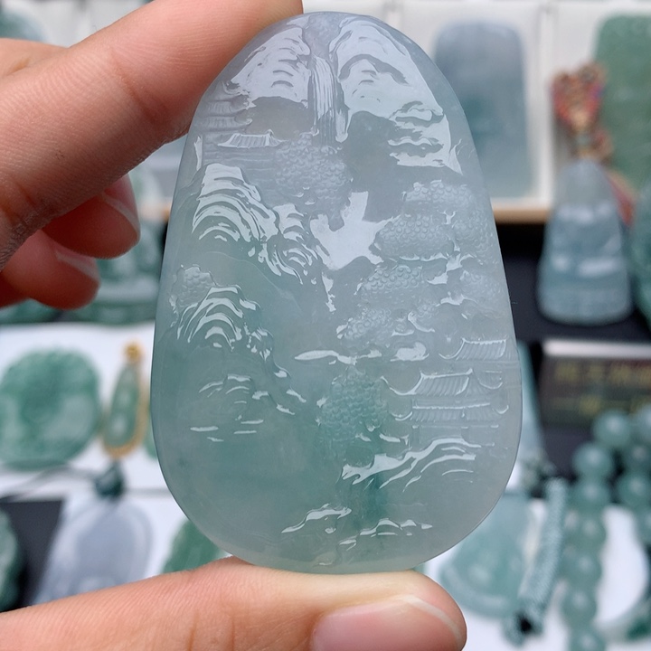 ㄑ***.翡翠未镶嵌颈饰山水