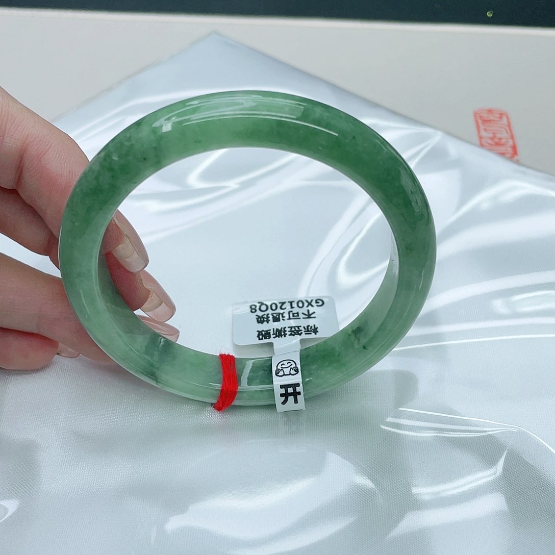 翡翠手镯未镶嵌正57