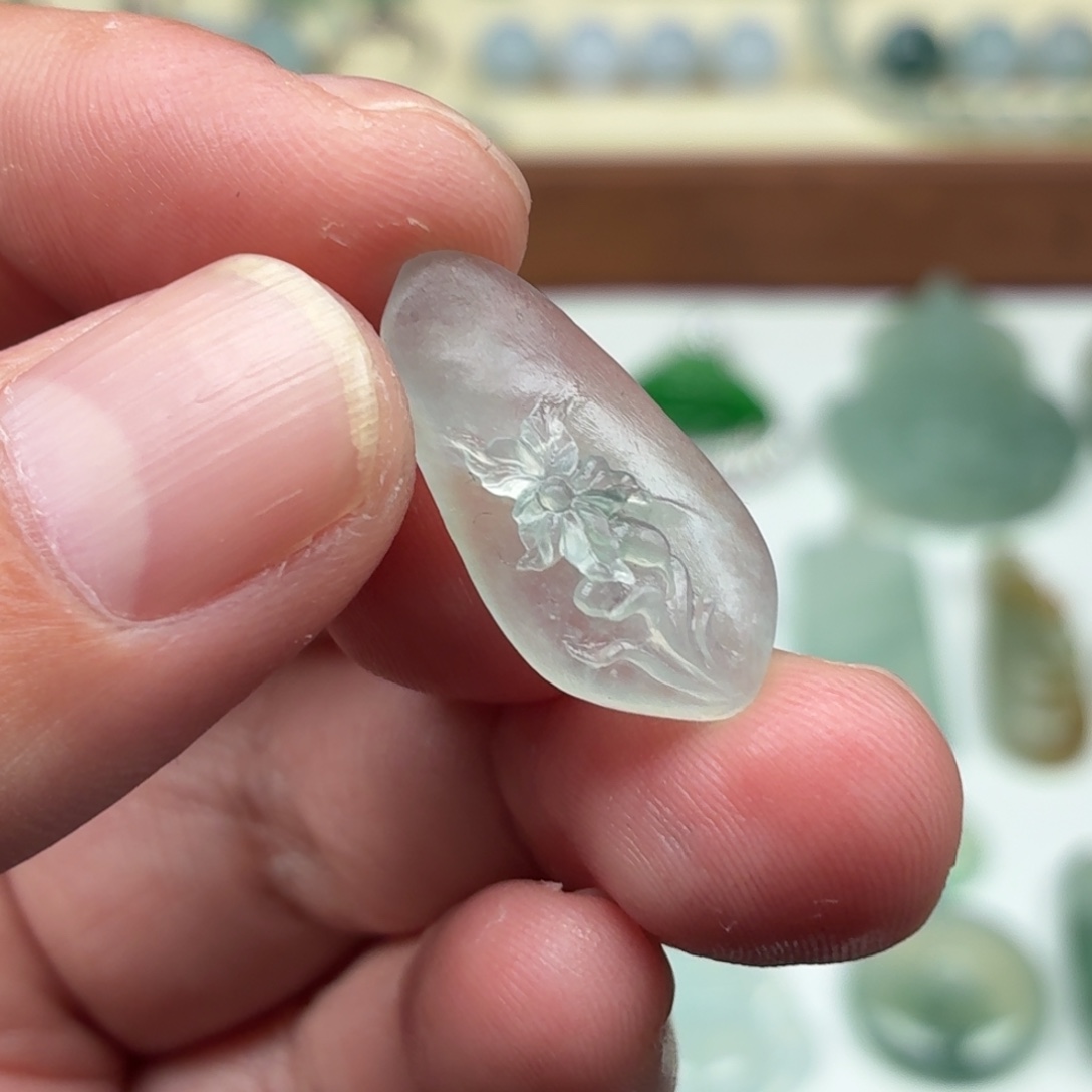 爱***子定制翡翠未镶嵌玉兰花