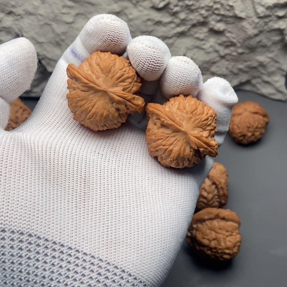 ༺***༻吊坠文玩核桃40乾隆磨盘，尖微伤，不退换