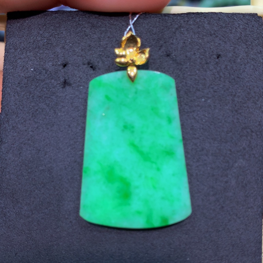 翡翠18K金镶嵌颈饰翡翠