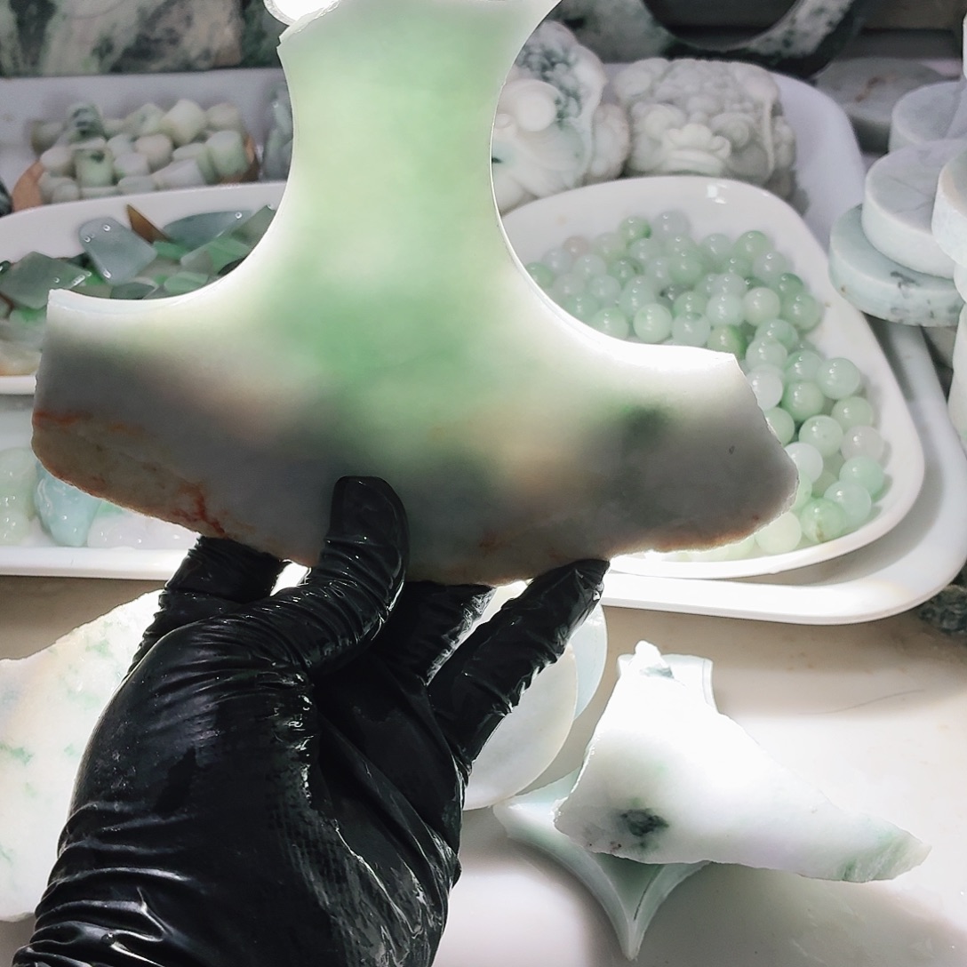 翡翠未镶嵌颈饰边角料