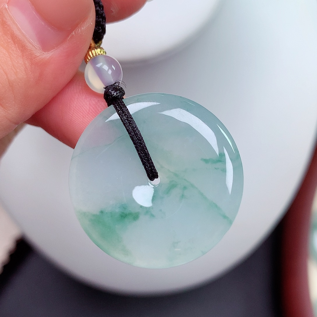 翡翠未镶嵌颈饰平安扣