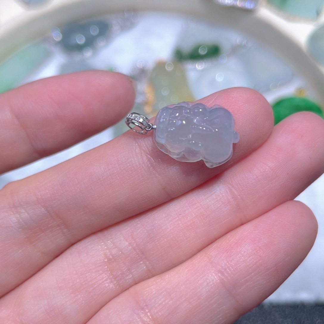 翡翠18K金镶嵌颈饰翡翠