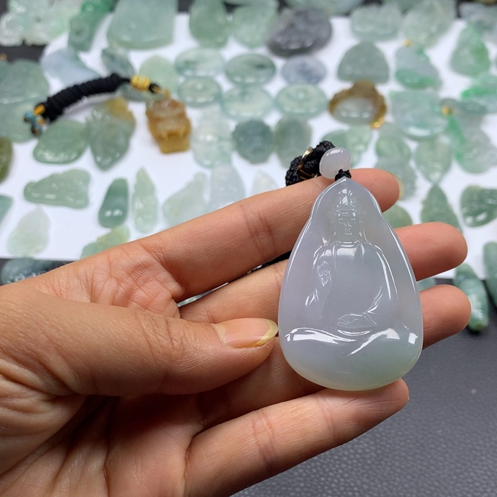 翡翠颈饰未镶嵌观音