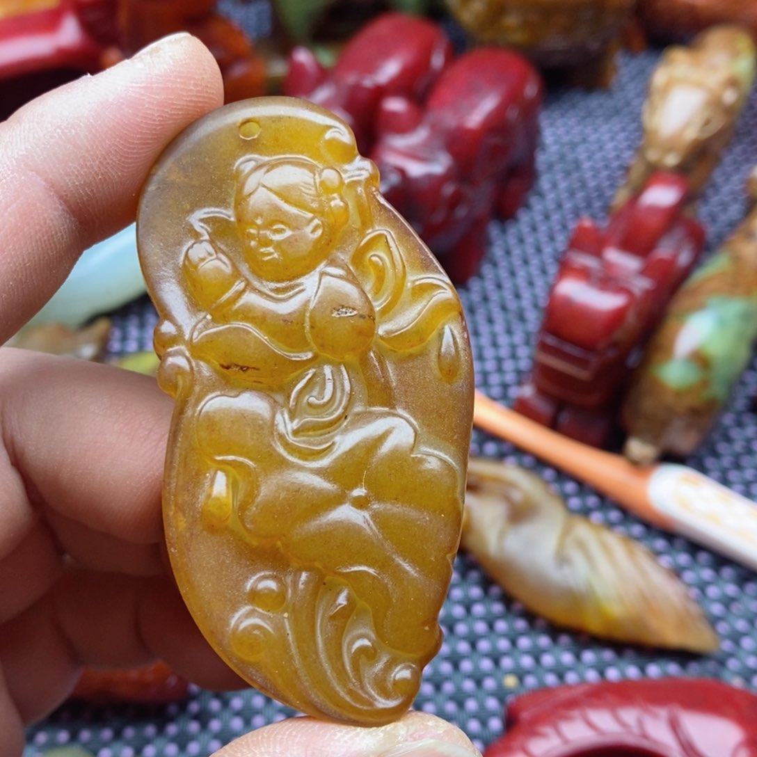 蛇纹石玉颈饰未镶嵌