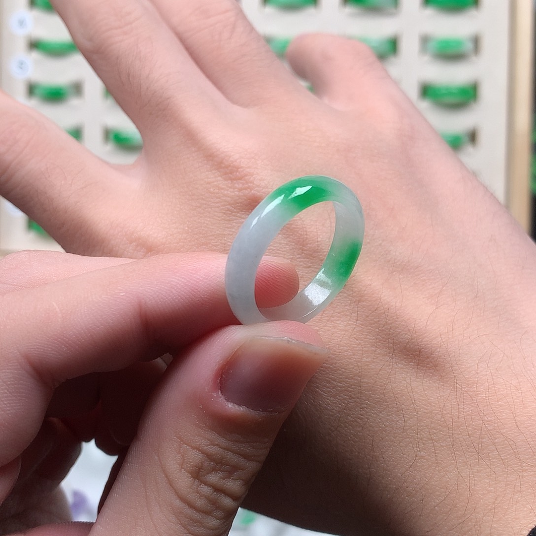 翡翠未镶嵌戒指25圈口微瑕