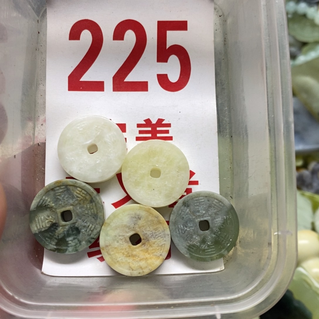 蛇纹石玉挂坠未镶嵌