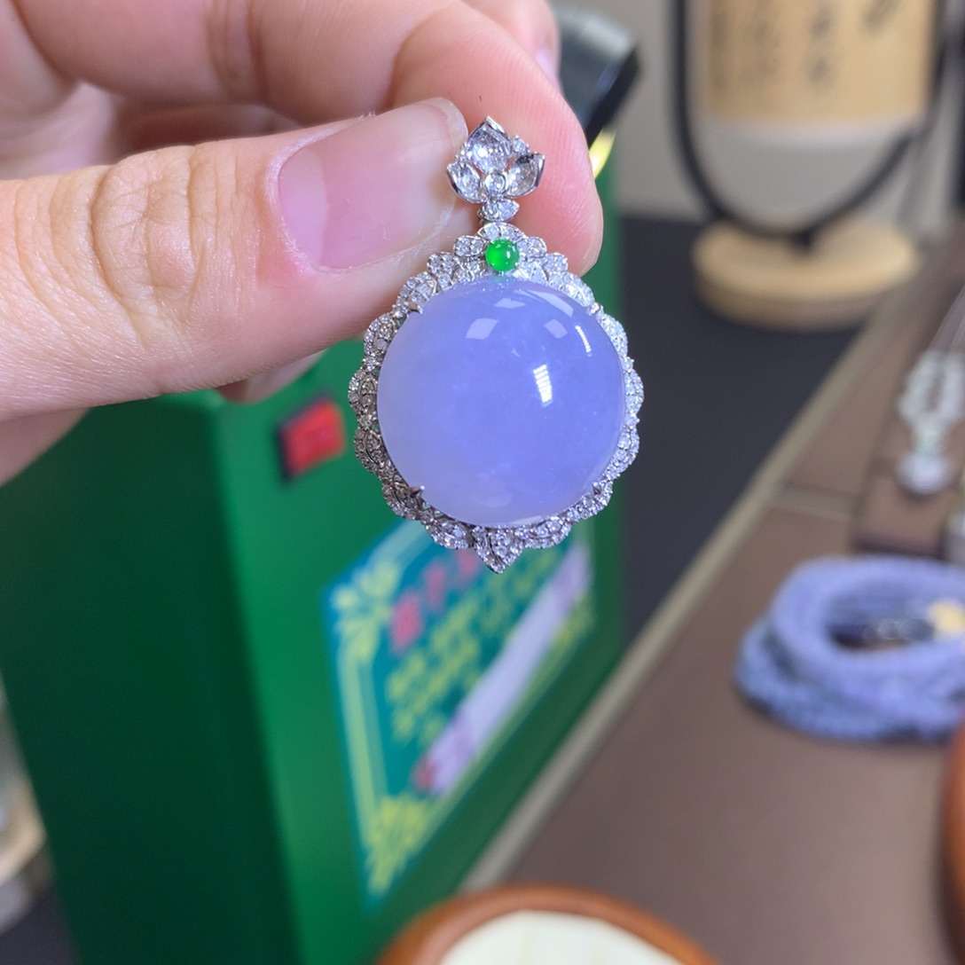 翡翠颈饰18K金镶嵌翡翠