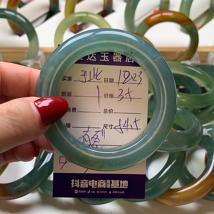 于***此蛇纹石玉未镶嵌手镯