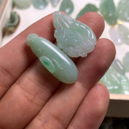 翡翠颈饰未镶嵌雪*翡翠