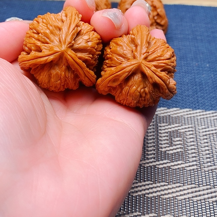 尘***忆文玩核桃吊坠三棱