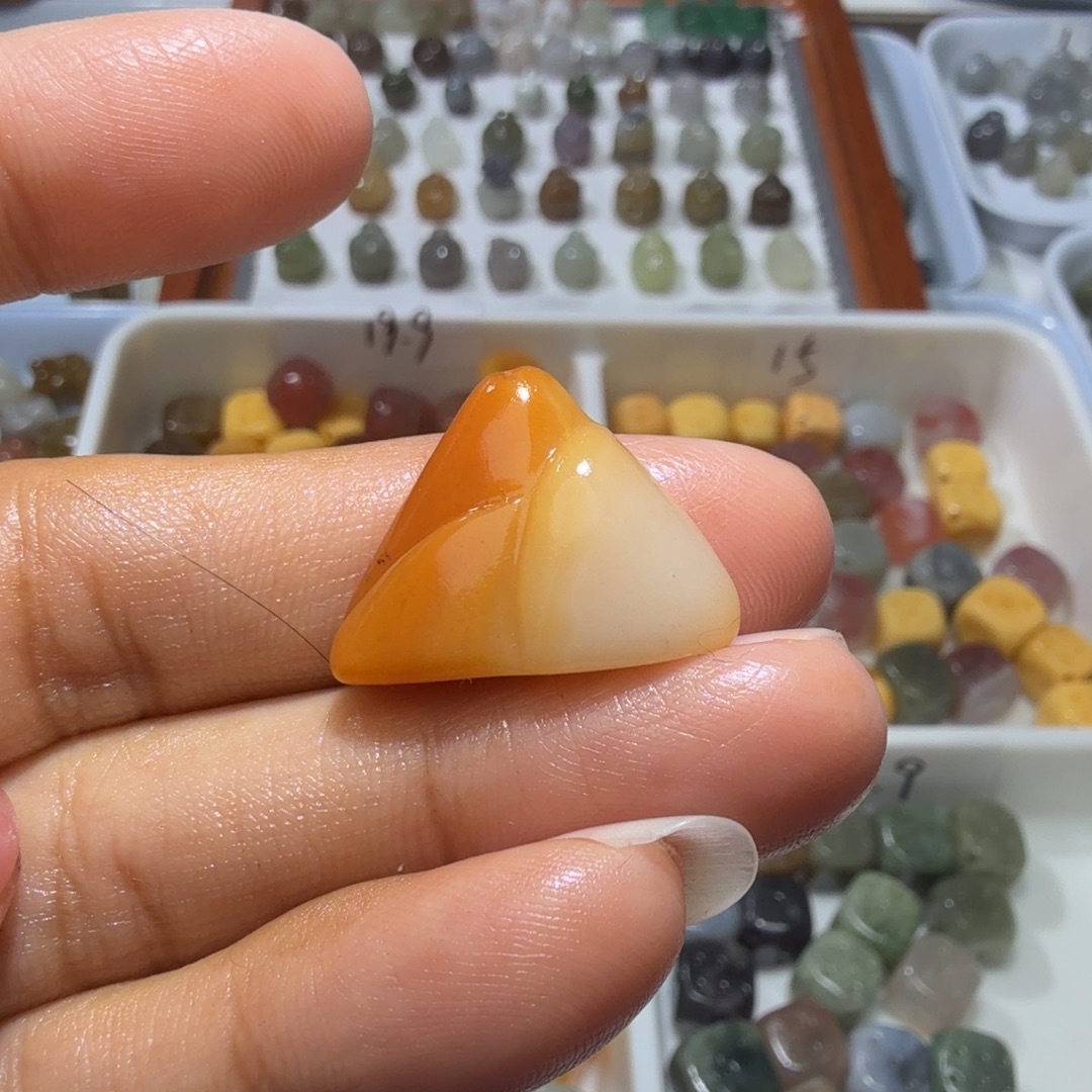 和田玉未镶嵌珠宝奇石