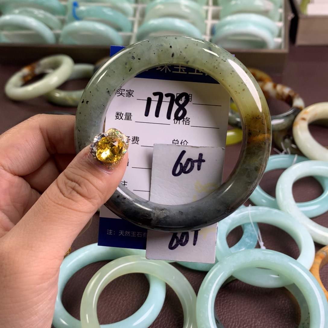 蛇纹石玉手镯未镶嵌1778