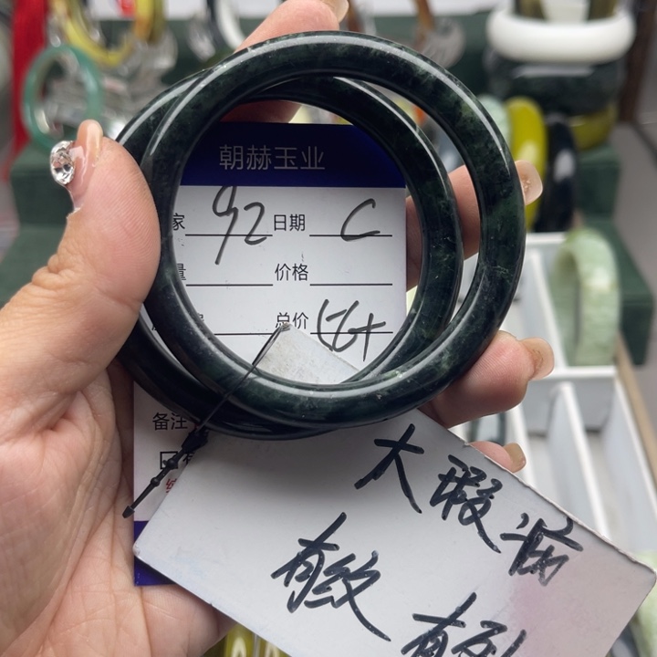 蛇纹石玉未镶嵌手镯