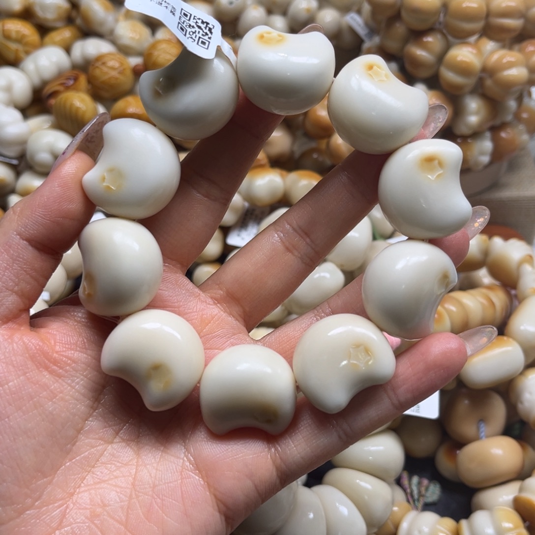 菩提根/象牙果吊坠12.23.52微瑕胖月亮