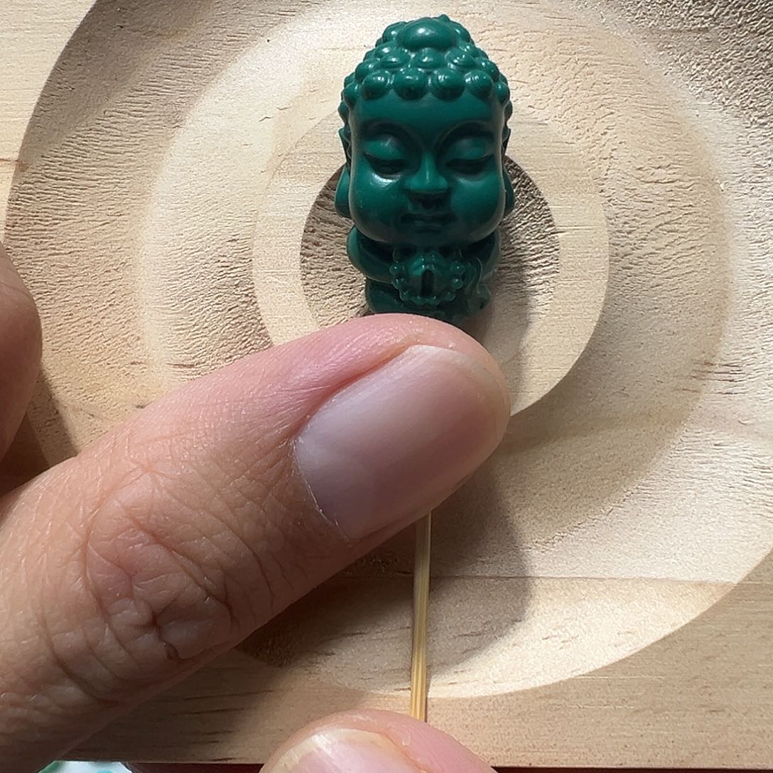 琉璃吊坠（不含链）宝宝佛老油绿色26*15mm