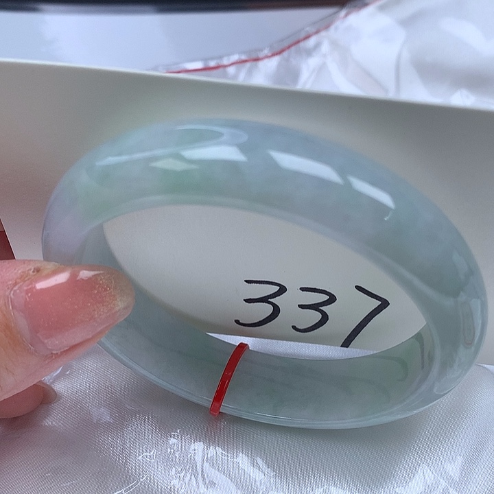 翡翠手镯未镶嵌翡翠