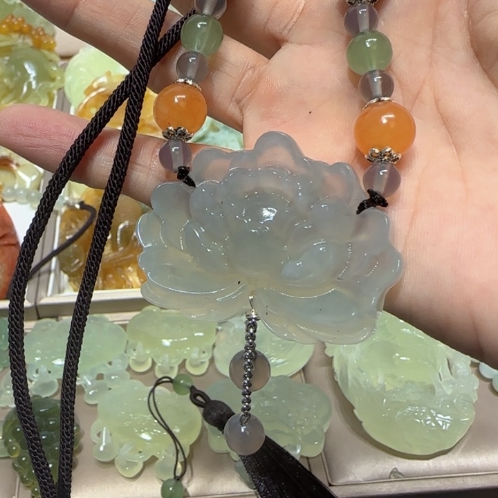 蛇纹石玉吊坠未镶嵌