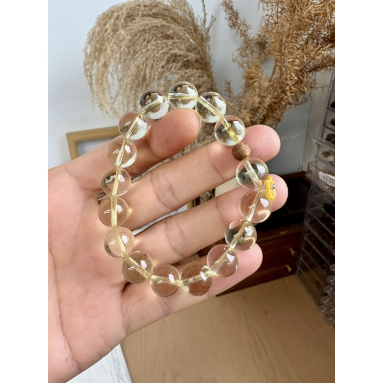 这是一条小高货HS031黄水晶手串（纯天然，默认微瑕,，多样性发其一）