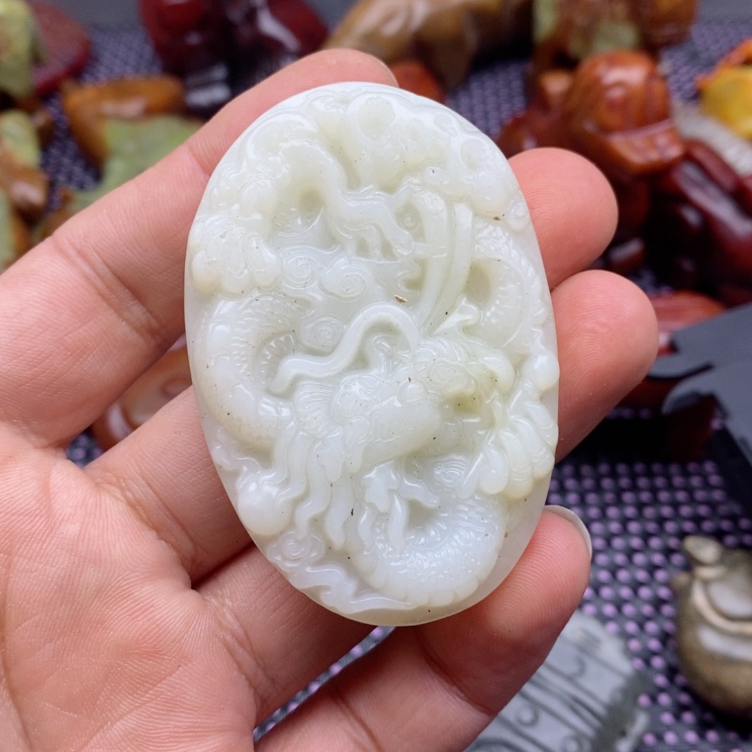 蛇纹石玉颈饰未镶嵌