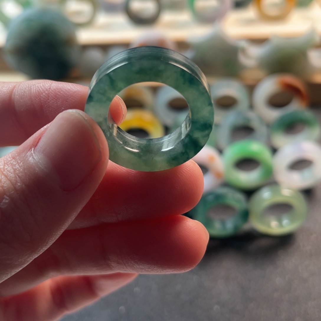 定制翡翠未镶嵌戒指